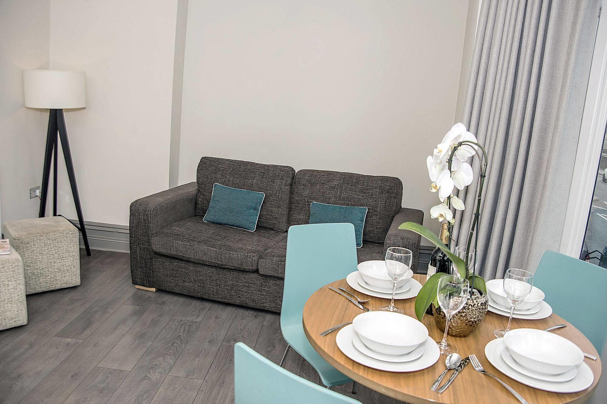 Base Serviced Apartments - City Road Chester Esterno foto