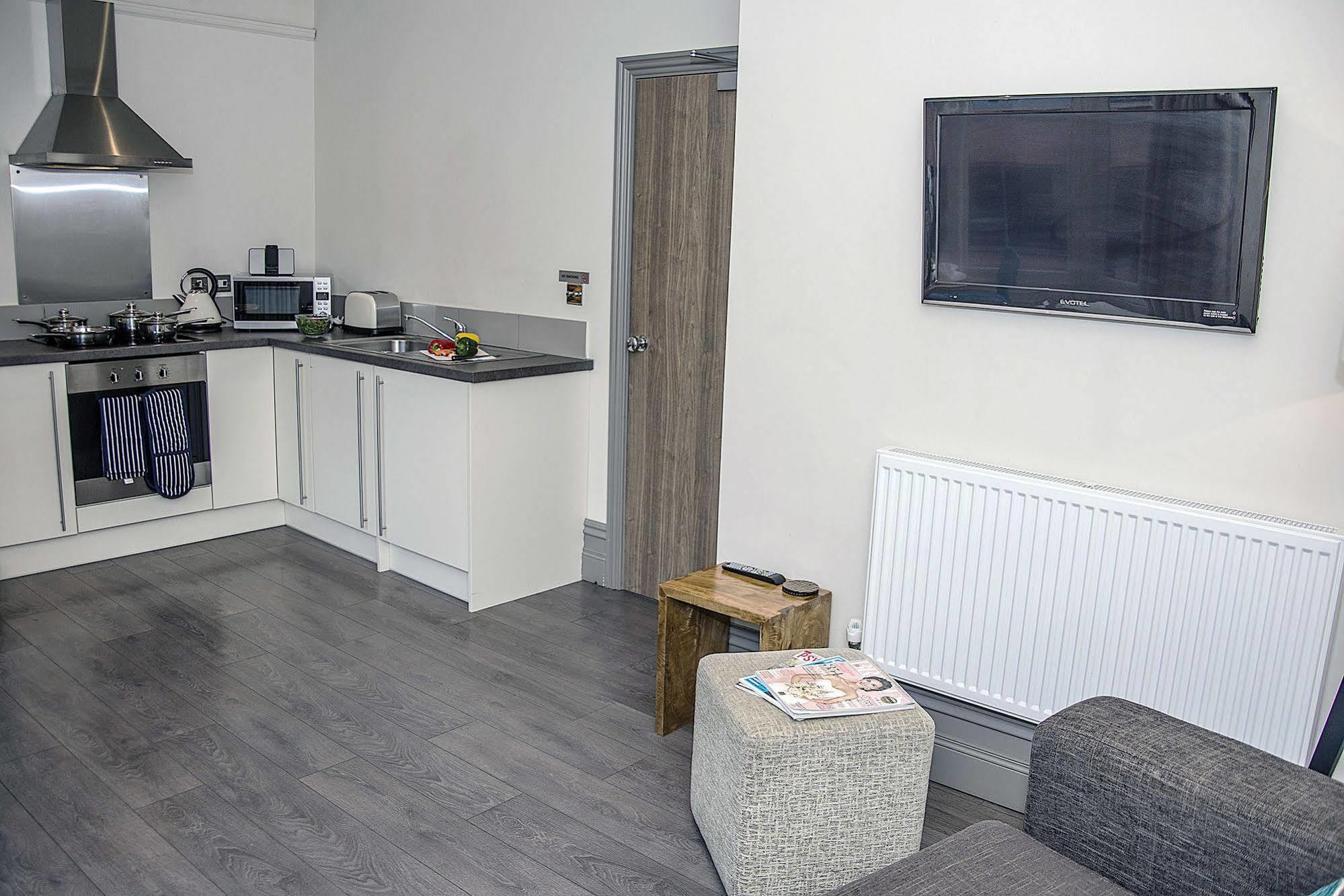 Base Serviced Apartments - City Road Chester Esterno foto