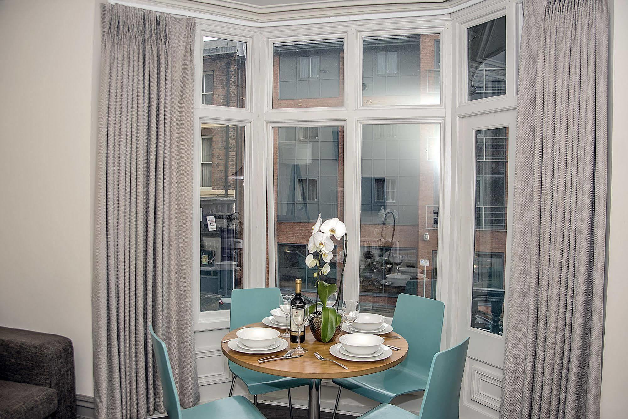 Base Serviced Apartments - City Road Chester Esterno foto