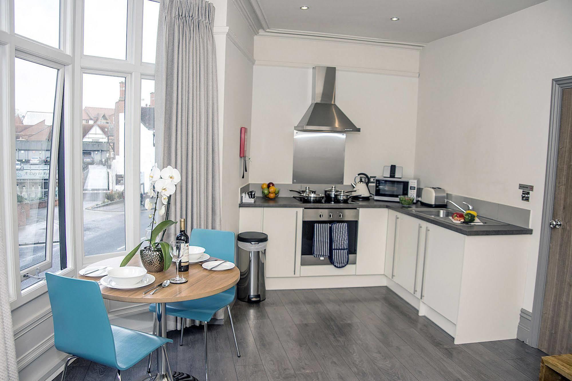 Base Serviced Apartments - City Road Chester Esterno foto