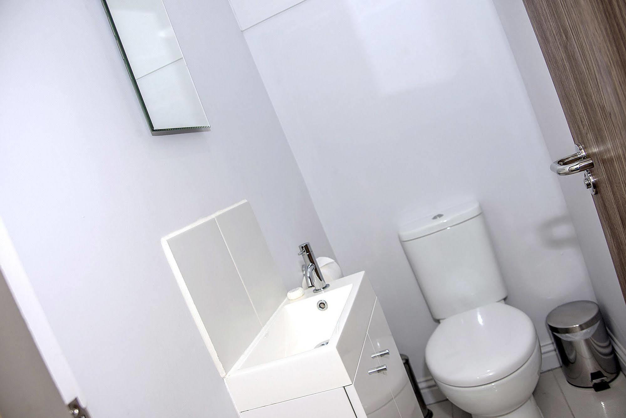 Base Serviced Apartments - City Road Chester Esterno foto
