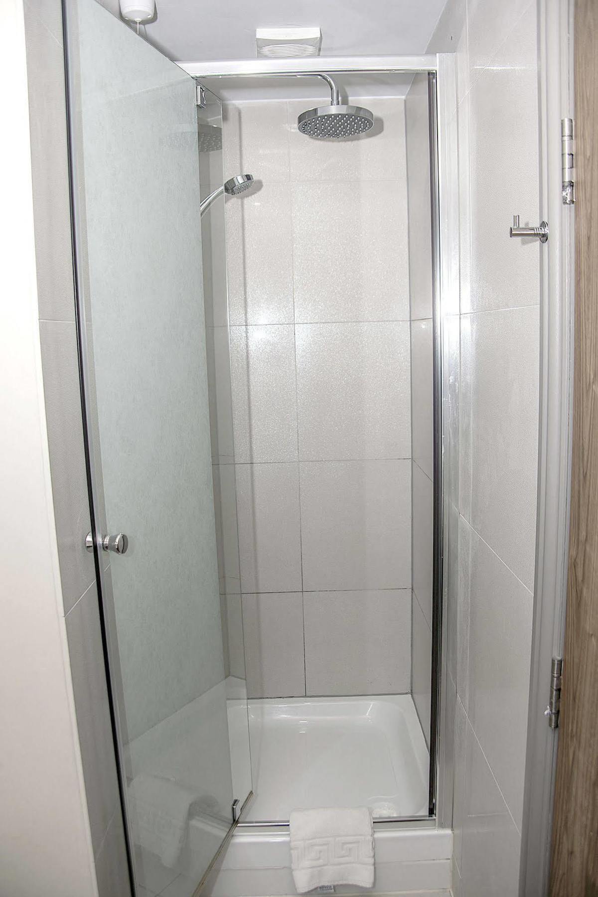 Base Serviced Apartments - City Road Chester Esterno foto