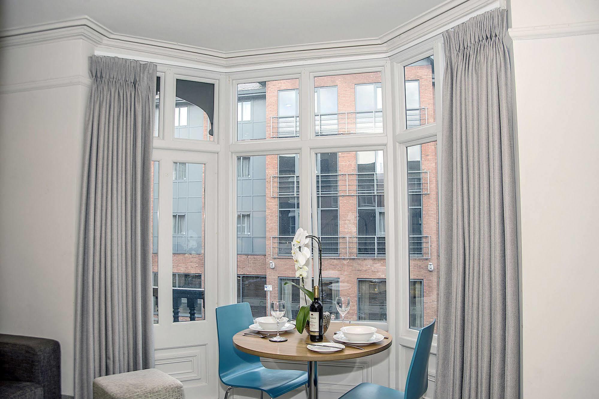 Base Serviced Apartments - City Road Chester Esterno foto