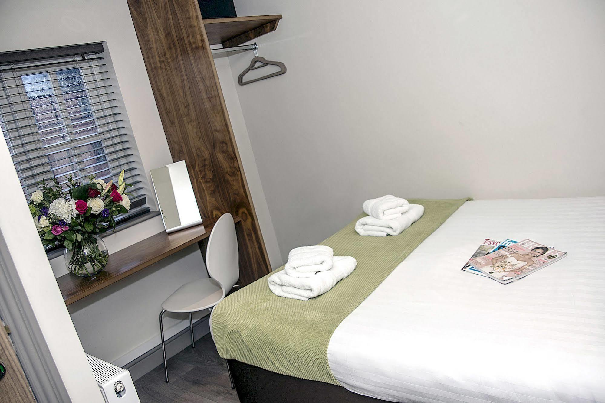 Base Serviced Apartments - City Road Chester Esterno foto