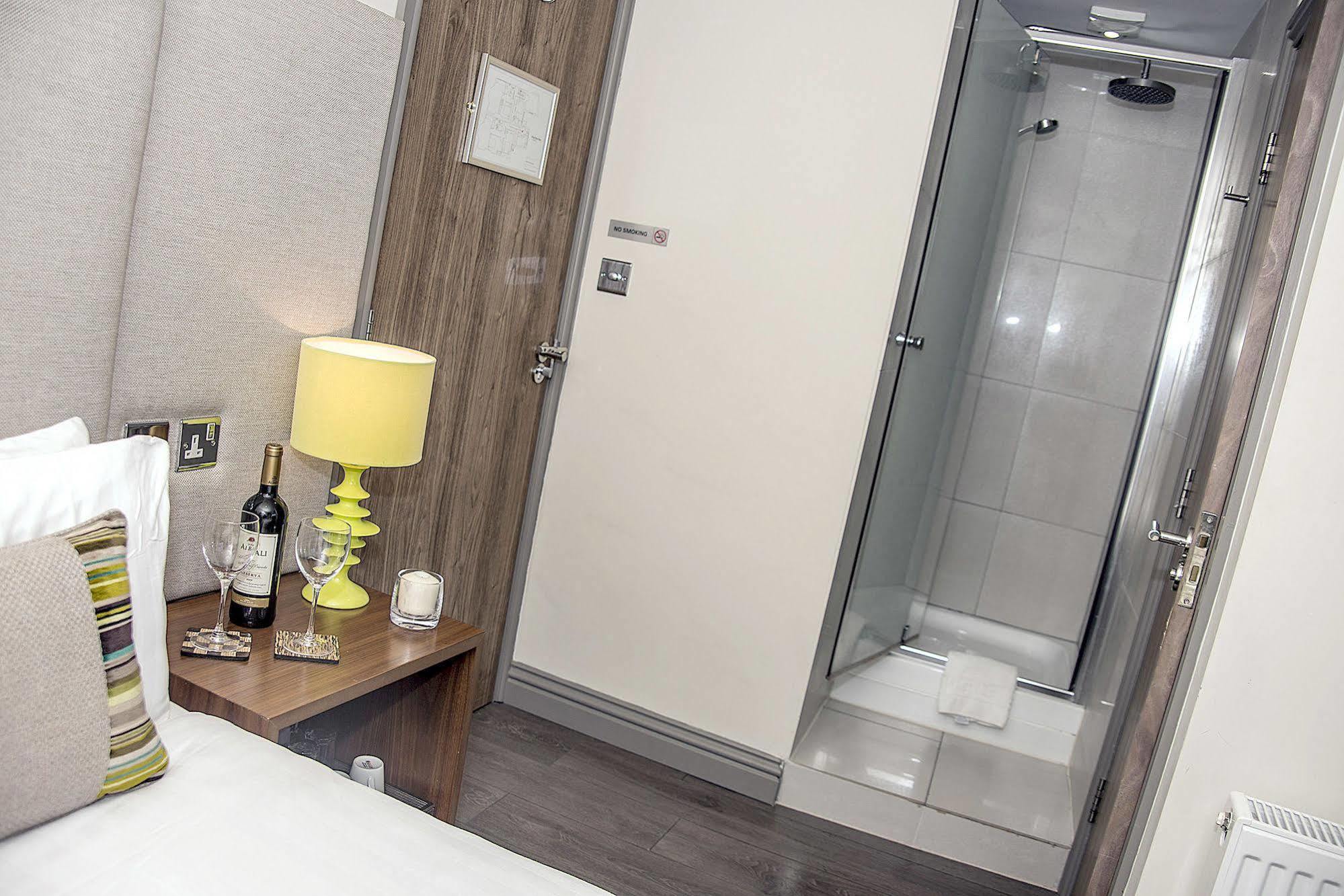 Base Serviced Apartments - City Road Chester Esterno foto