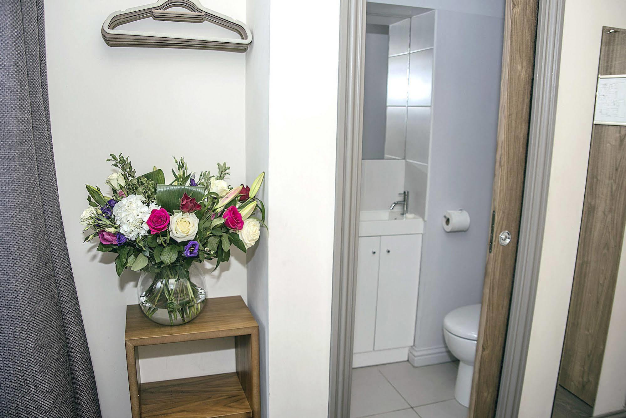 Base Serviced Apartments - City Road Chester Esterno foto