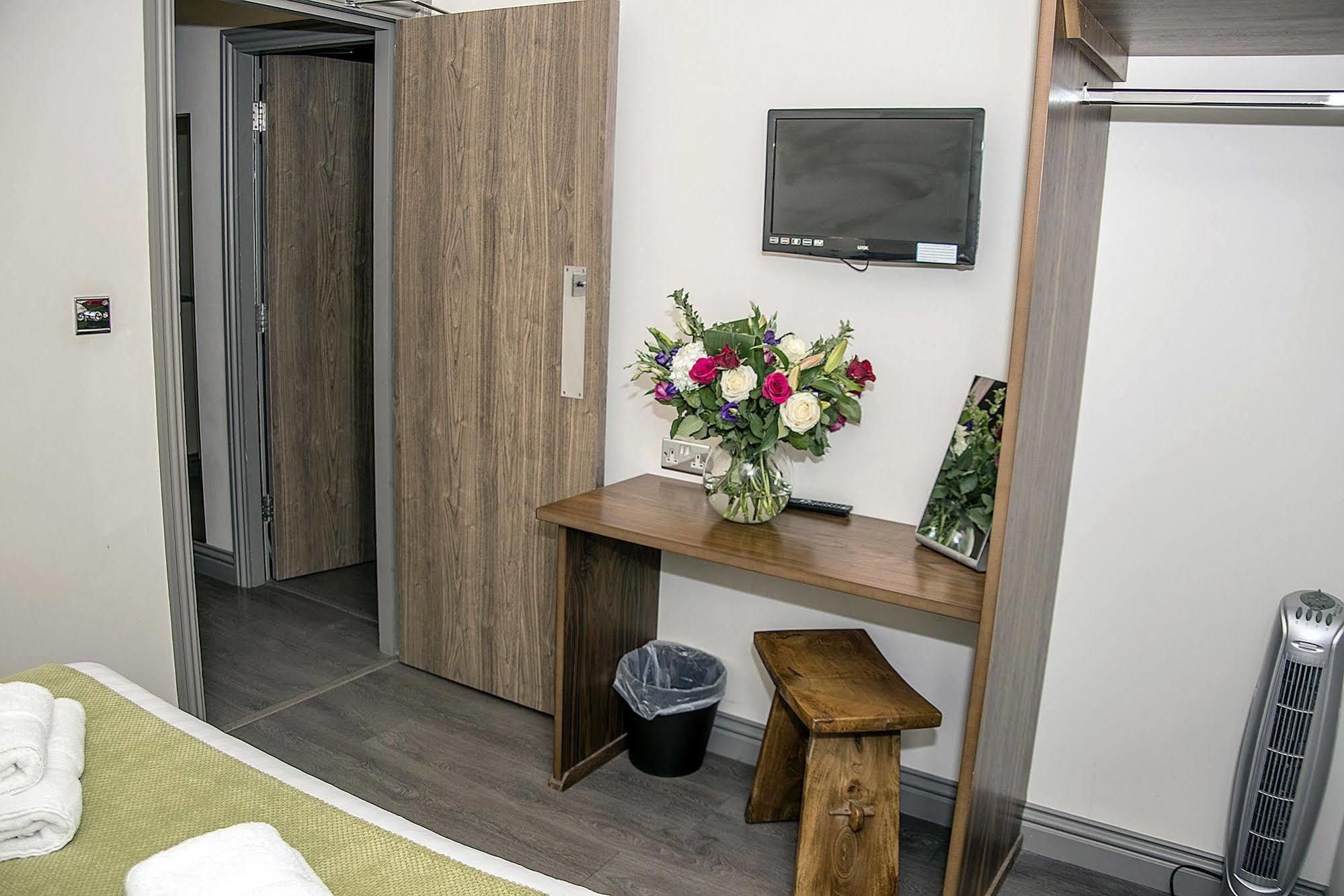 Base Serviced Apartments - City Road Chester Esterno foto