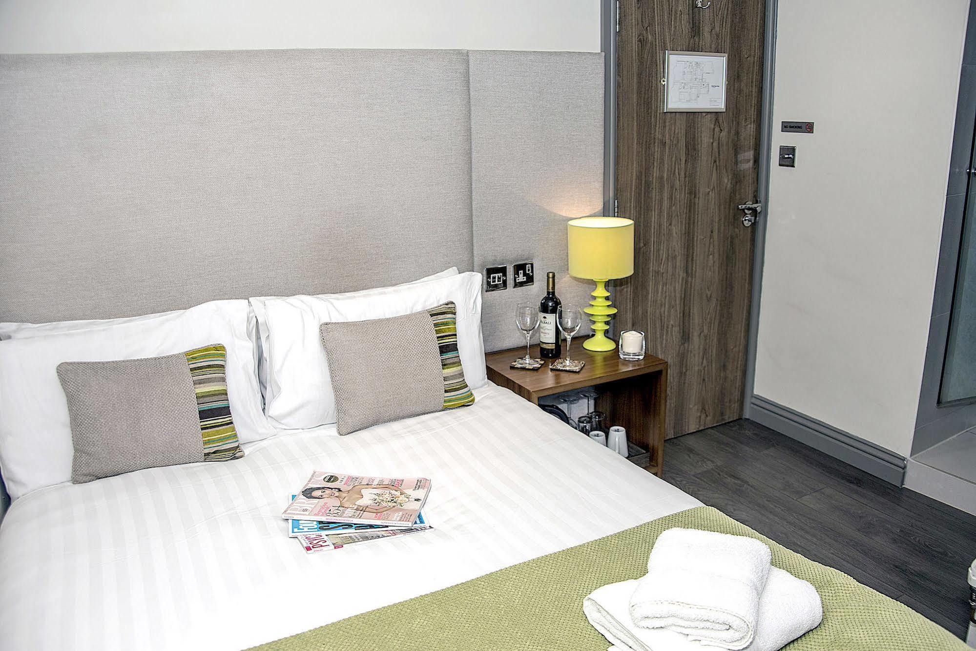 Base Serviced Apartments - City Road Chester Esterno foto