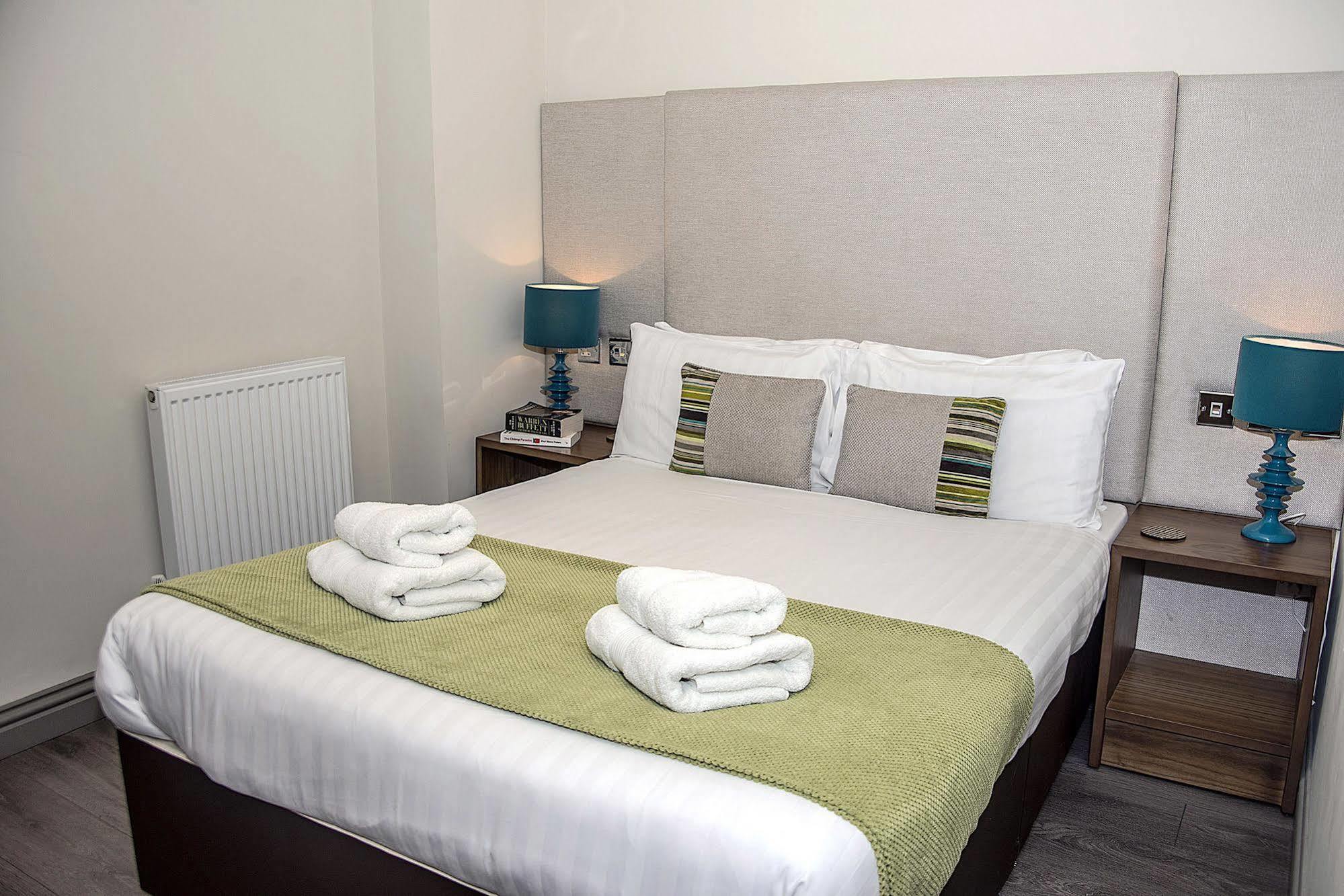 Base Serviced Apartments - City Road Chester Esterno foto