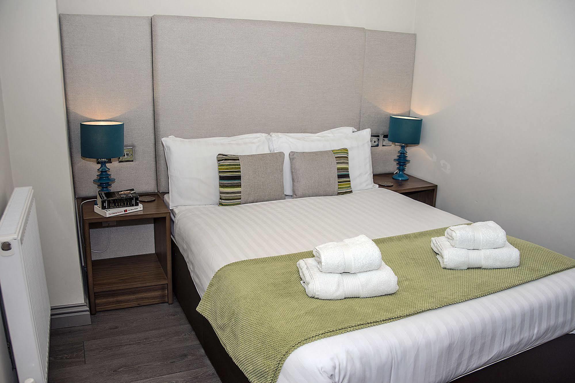 Base Serviced Apartments - City Road Chester Esterno foto