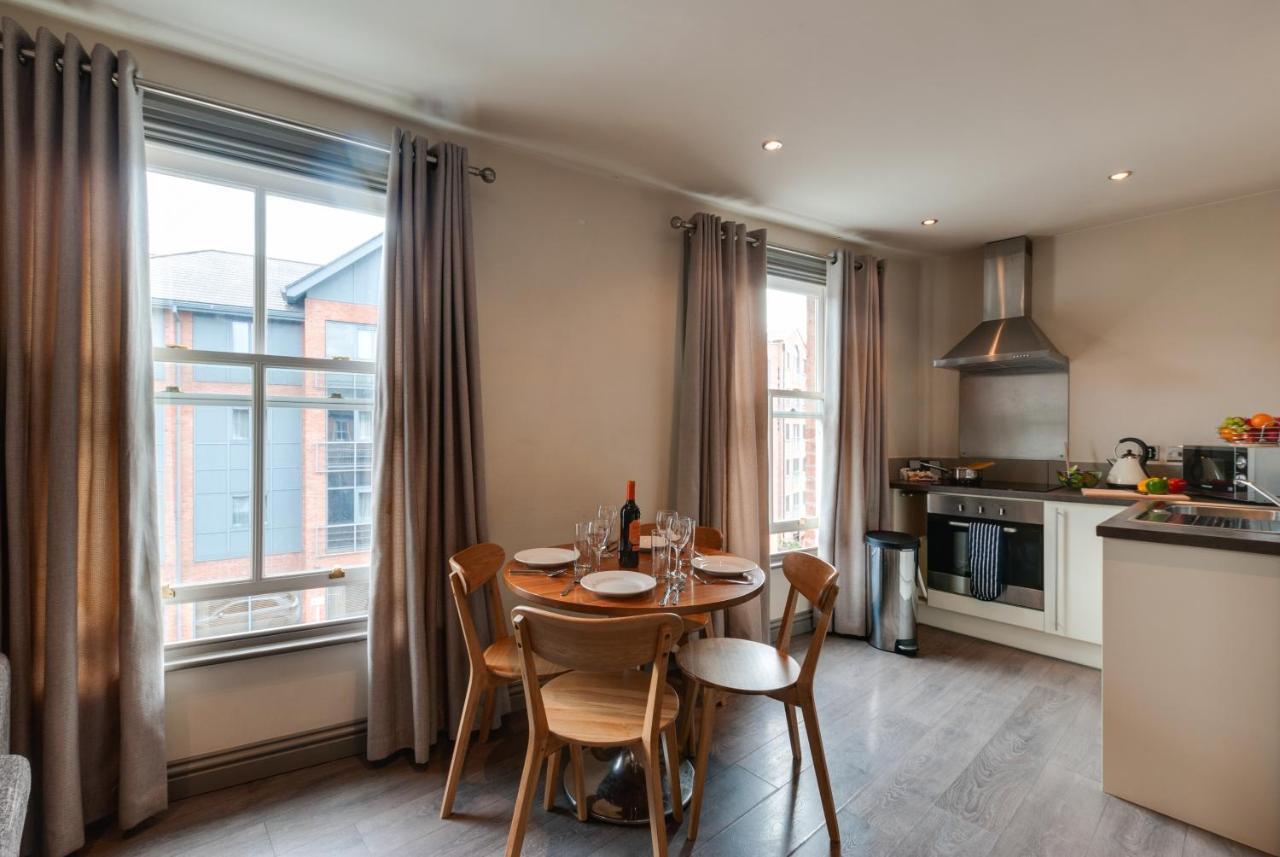 Base Serviced Apartments - City Road Chester Esterno foto