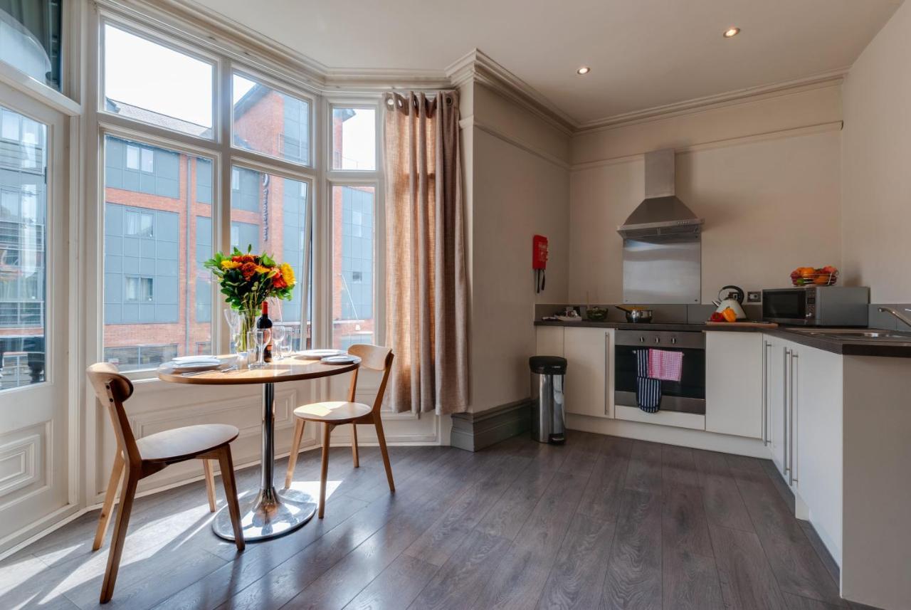 Base Serviced Apartments - City Road Chester Esterno foto