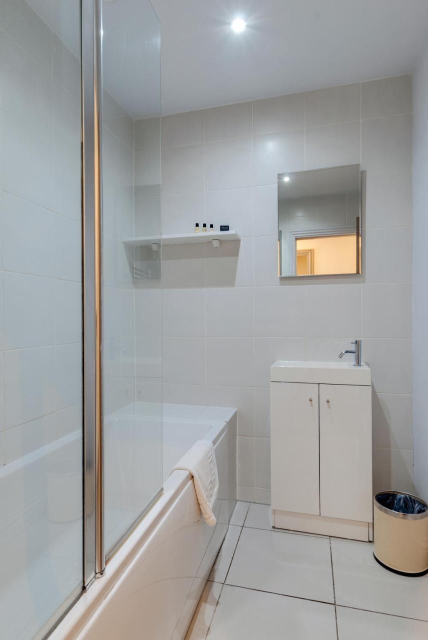 Base Serviced Apartments - City Road Chester Esterno foto