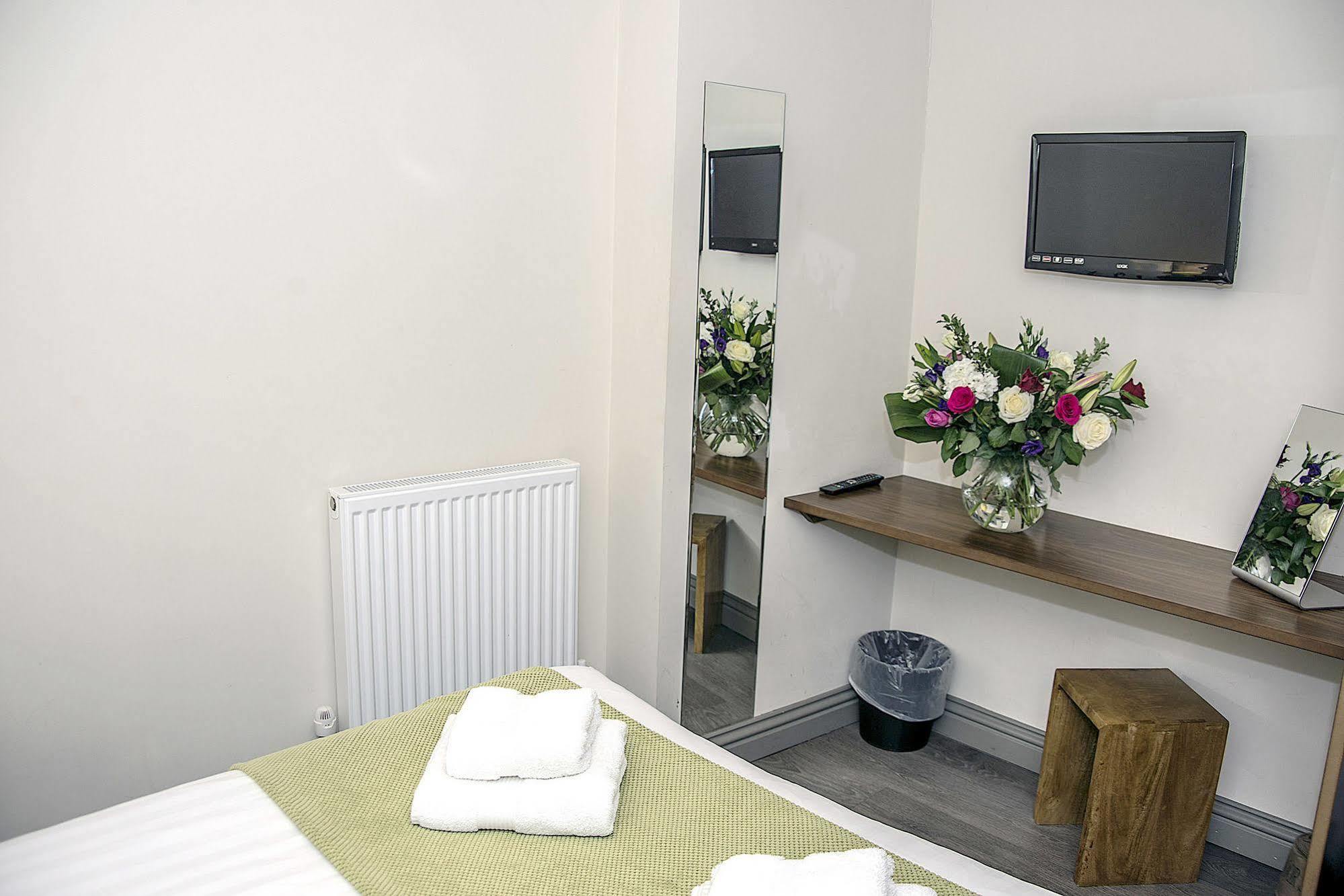 Base Serviced Apartments - City Road Chester Esterno foto