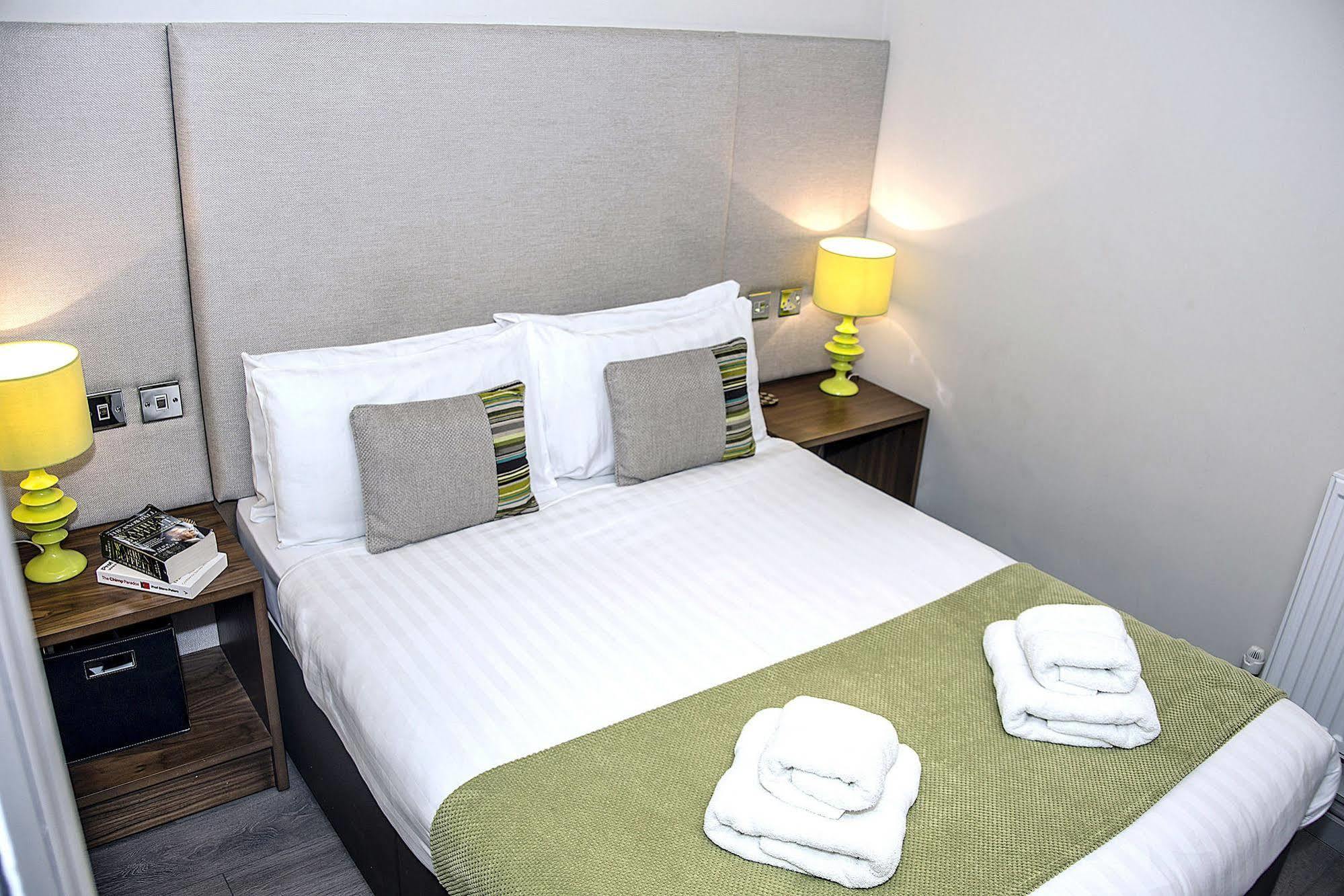 Base Serviced Apartments - City Road Chester Esterno foto